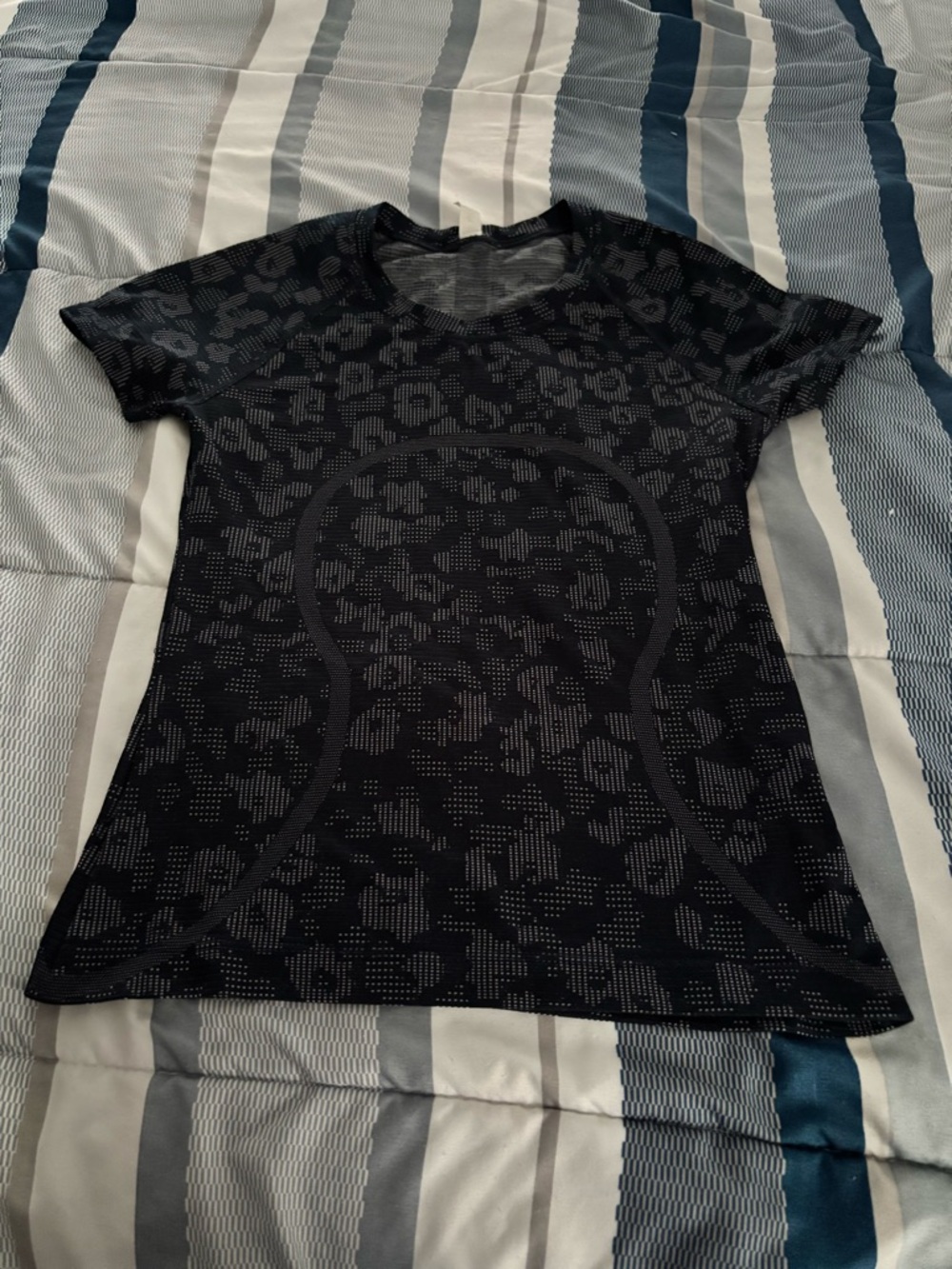 Lululemon cheetah print short sleeve shirt size 6